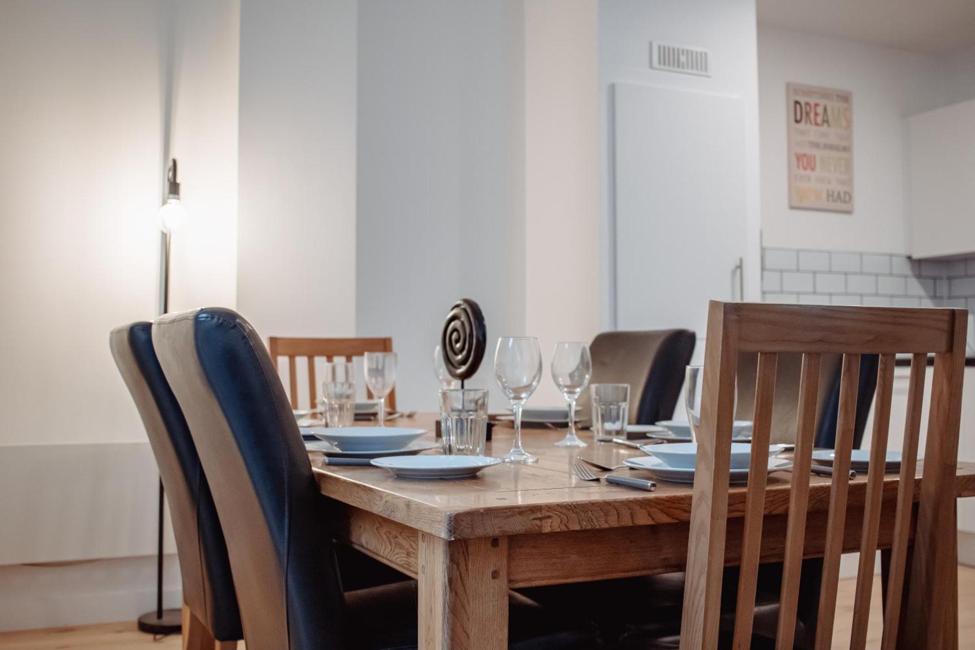 Central & Spacious, Sleeps 8, Perfect For Groups Leeds  Exterior foto